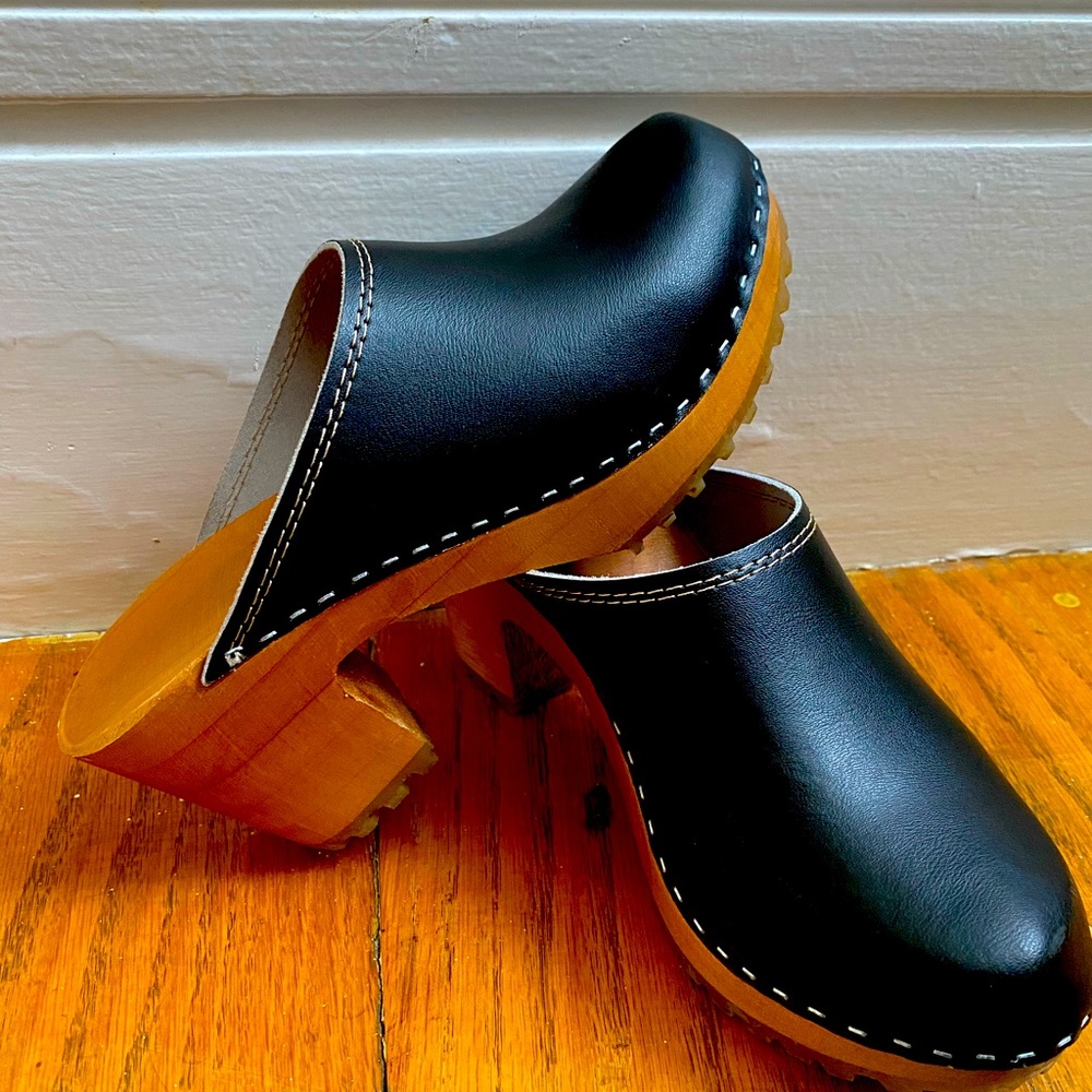 Black Women’s clogs